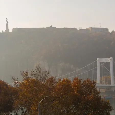 The Riverfront Downtown Studio * Budapest