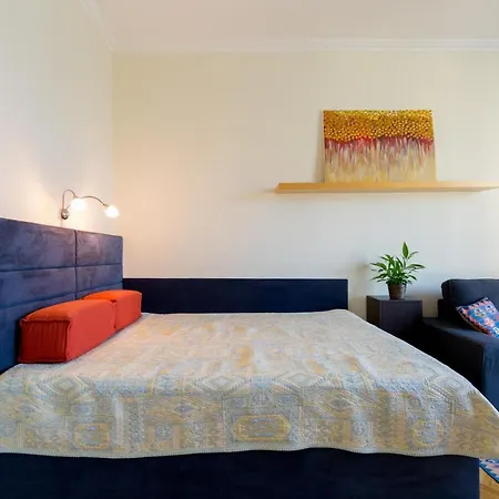 The Riverfront Downtown Studio *