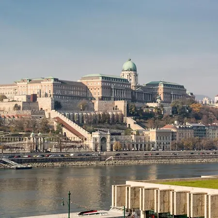 The Riverfront Downtown Studio Apartment Budapest